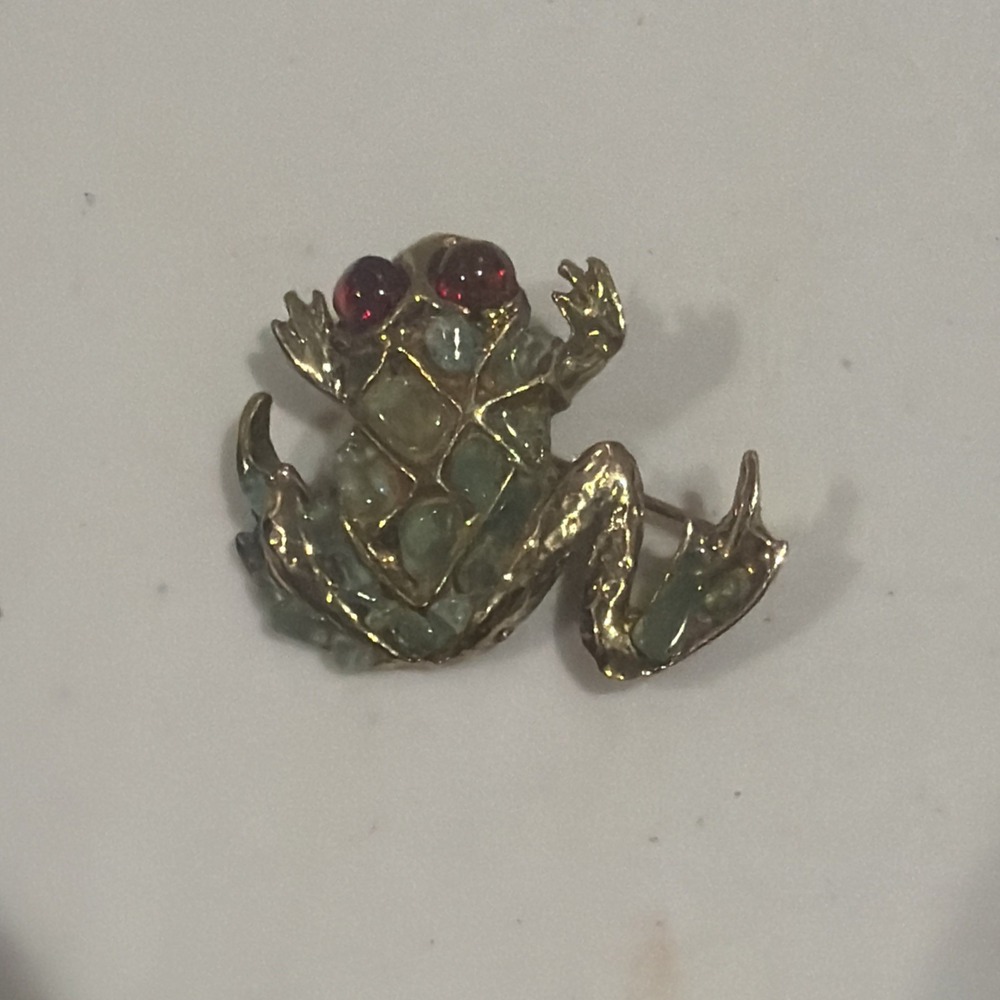Vtg Swoboda Frog Brooch Pin Jade Chip Body Garnet Eyes Marked SWO, Inc RARE‎